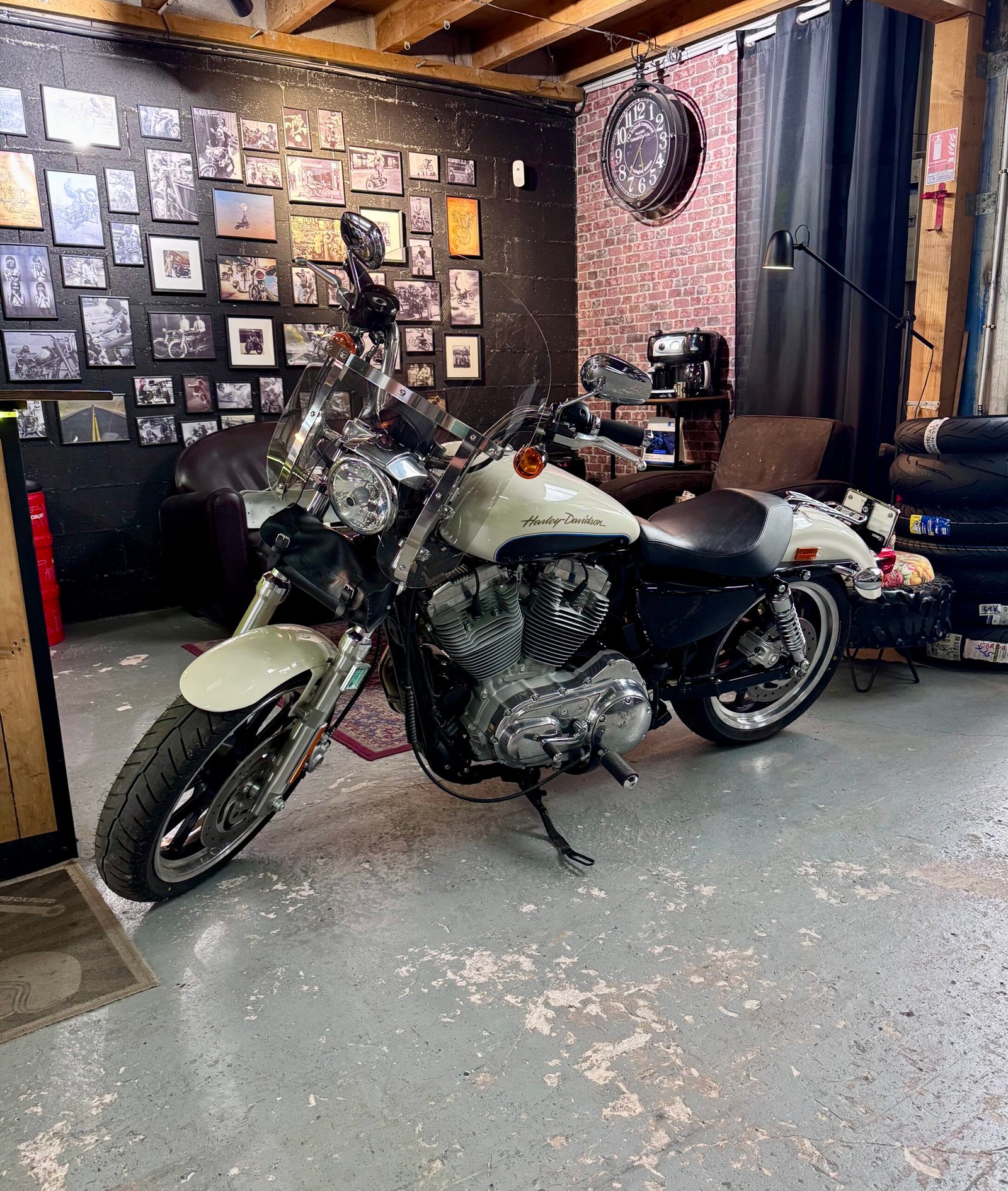 Harley Davidson XL 883 Super Low Renart Garage Motorcycles