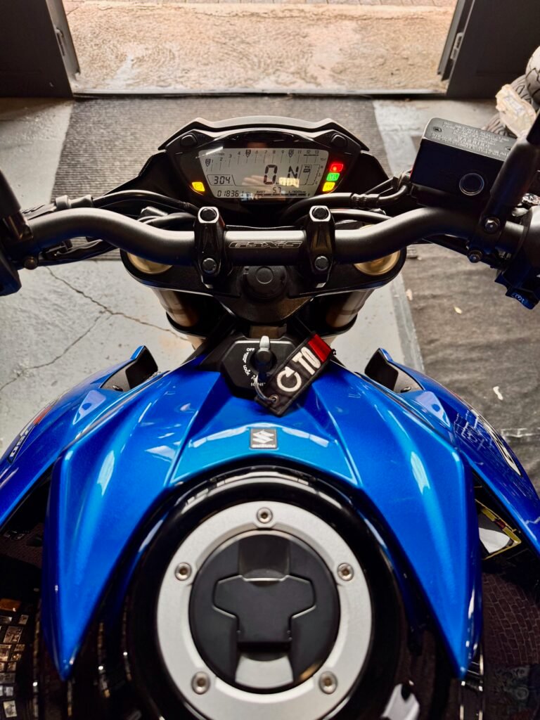 Suzuki GSX-S compteur Renart Garage Motorcycles