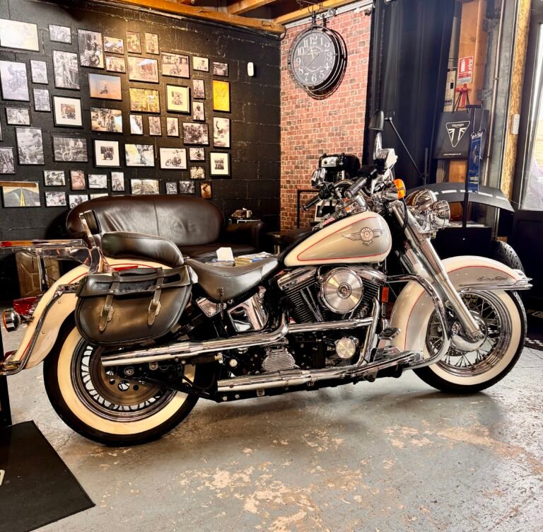 Harley-Davidson Heritage Softail Nostalgia FLSTN Renart Garage Motorcycle