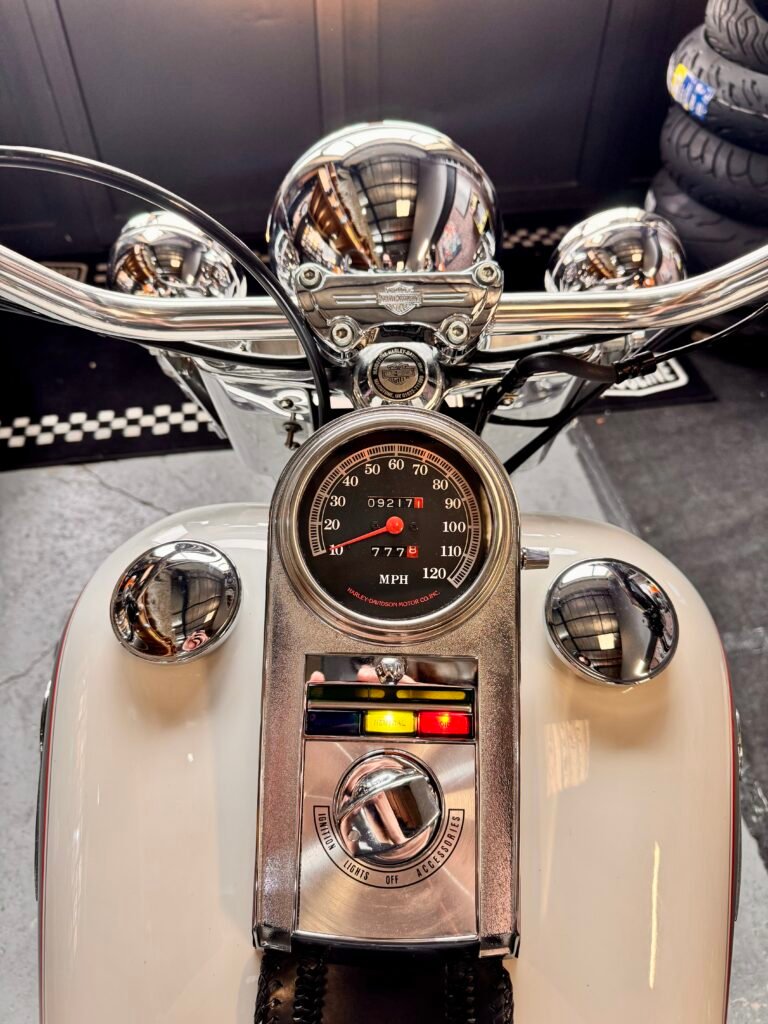 Harley-Davidson Heritage Softail Nostalgia FLSTN Renart Garage Motorcycle