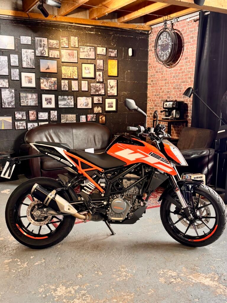 KTM Duke 125 Renart Garage